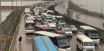 الطريق الصحراوي في الإسكندرية بعد إزالة أثار حادثي التصادم