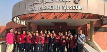 طلاب مدارس يزرون متحف آثار كفر الشيخ