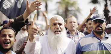 أنصار الإخوان والجماعة الإسلامية يتظاهرون لعودة الرئيس المعزول
