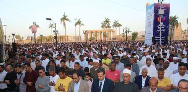 آلاف الأقصريين يؤدون صلاة عيد الفطر المبارك
