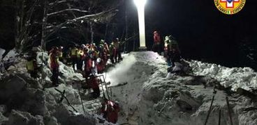 بالصور| تواصل عمليات البحث عن ناجين في حادث الانهيار الجليدي في إيطاليا
