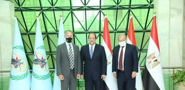 عباس كامل مع سفيري أمريكا بالقاهرة وليبيا