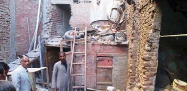 إخلاء منزل بعد انهيار حائط ونقل السكان لشقق سكنية بسوهاج