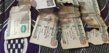 «مصطفى» يشتري العملات المحروق والمقطوعة