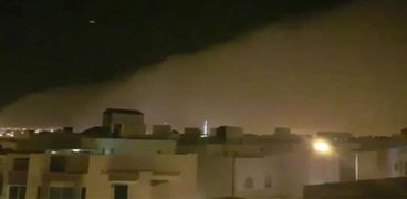 اللقطات المرعبة للحظة وصول العاصفة الرملية إلى مدينة الرياض
