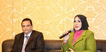الدكتورة ناهد عبدالحميد والمستشار علاء الشيمي في ملتقى الهناجر
