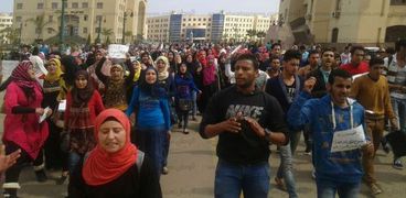 جانب من مظاهرات كلية تمريض كفر الشيخ