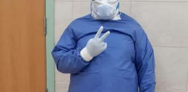 الدكتور احمد شلبى، احد ابطال الجيش الأبيض بمستشفى العزل ببلطيم