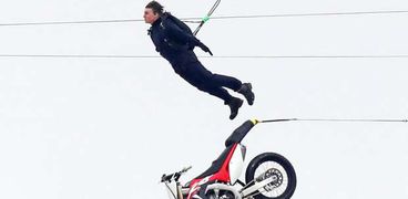 توم كروز أثناء تصوير Mission: Impossible 7