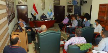 خلال الاجتماع الدورى مع مسئولي مبادرة تطوير قري الريف المصري