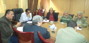 رئيس مجلس مدينة المحلة يرأس اجتماع المجلس التنفيذي