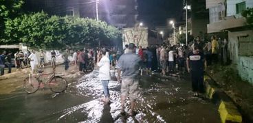إنفجار خط المياة الرئيسي بمدينة بركة السبع وغرق عدد من الشوارع