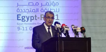 وزير الكهرباء خلال إلقاء كلمته بالمؤتمر