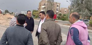 قيادات الإسكان يتفقدون مشروعات للكهرباء بمدينة العبور
