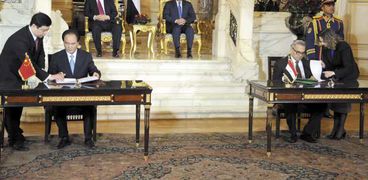 الرئيسان عبدالفتاح السيسى وشى جين بينج يشهدان مراسم توقيع عدد من الاتفاقيات بين مصر والصين أمس