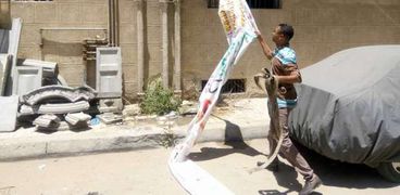 حملة لإزالة اللافتات والإعلانات المخالفة وسط الإسكندرية