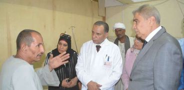 محافظ المنيا يتابع تطوير مستشفي ملوي العام