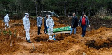 جانب من عمليات دفن مصابي كورونا بتركيا