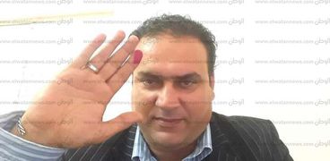 أحمد شامخ الحفيان بعد ادلائه بصوته فى الاستفتاء بمطروح