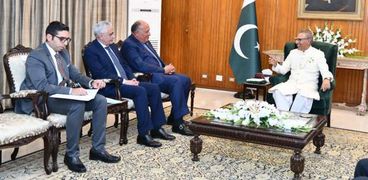الرئيس الباكستاني في اجتماع سابق