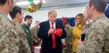 ترامب وقرينته مع الجنود الأمريكيين في العراق