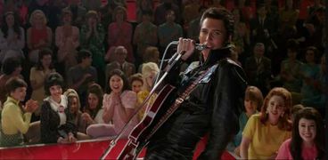 أوستن باتلر في مشهد من فيلم «Elvis»