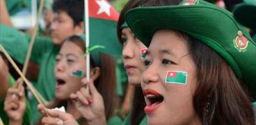 بالصور| مؤيدو الحزب الحاكم في ميانمار يحتشدون لدعم "ثين سين" لولاية ثانية