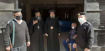 مشاركة أسقف عام إسنا وأرمنت في الانتخابات البرلمانية بالأقصر