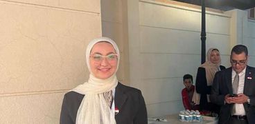 استقبال الناخبين المصريين في قطر بالورود