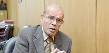 الدكتور أحمد يوسف أحمد أستاذ العلوم السياسية