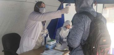 خيام طبية امام المستشفيات للتأكد من عدم اصابة المترددين بفيروس كورونا