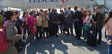 استقبال سياح صينيين في مطار الغردقة
