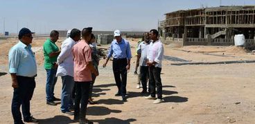 محافظ جنوب سيناء يتفقد مشروعات في شرم الشيخ