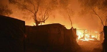 حريق في مخيم للنازحين السوريين بمحافظة البقاع اللبنانية