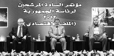 المعزول «مرسى» ومهندس «الإرهابية» خلال مؤتمر مرشحى الإخوان للرئاسة