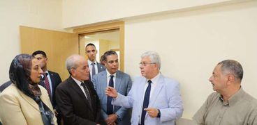 وزير التعليم العالي يتابع أعمال التنسيق بجامعة عين شمس