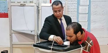 بولا سعد خلال مشاركته في الانتخابات