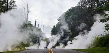 بركان هاواي ينشر الحمم في شوارعها