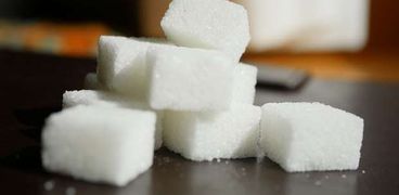 الإفراط في تناول السكر قد يؤدى للخرف والسرطان