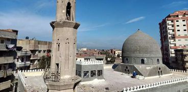 بدء أعمال إحلال وتجديد مئذنة مسجد أبو غنام الأثري ببيلا