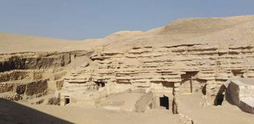 مقبرة «شرمبيل»..كلمة السر في وفاة شقيقين عطشا في صحراء سوهاج