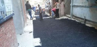 متابعة أعمال تمهيد الطرق بنطاق حي الجمرك بالإسكندرية