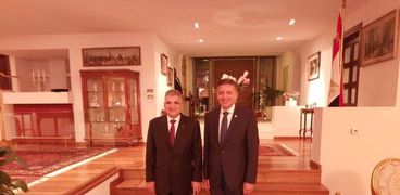 الفريق أسامة ربيع مع سفير مصر في اليونان