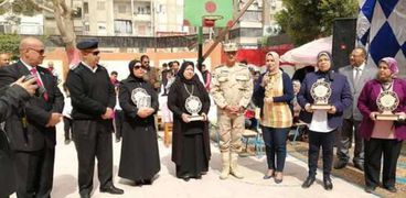"العجمي التعليمية بالإسكندرية" تكرم 5 أمهات لشهداء الشرطة والجيش