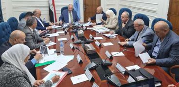اجتماع محافظ القاهرة لمواجهة المخالفات والتعديات