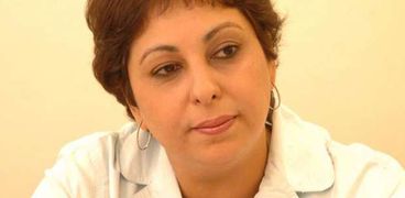 الدكتورة عزة أحمد هيكل الكاتبة والروائية