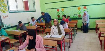 طالبات الشهادة الإعدادية بجنوب سيناء أثناء الامتحانات