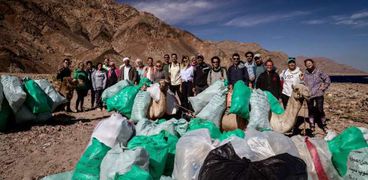 مبادرة بحمية وادي جالوم في دهب لجمع المخلفات