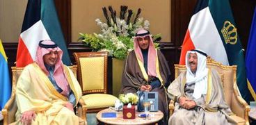 أمير الكويت صباح الأحمد الصباح ووزير الداخلية السعودي عبدالعزيز بن سعود يبحثان مستجدات المنطقة