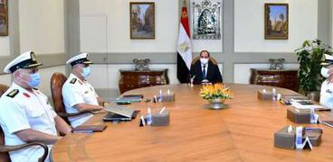 جانب من اجتماع الرئيس مع قائد القوات البحرية وعدد من قياداتها اليوم